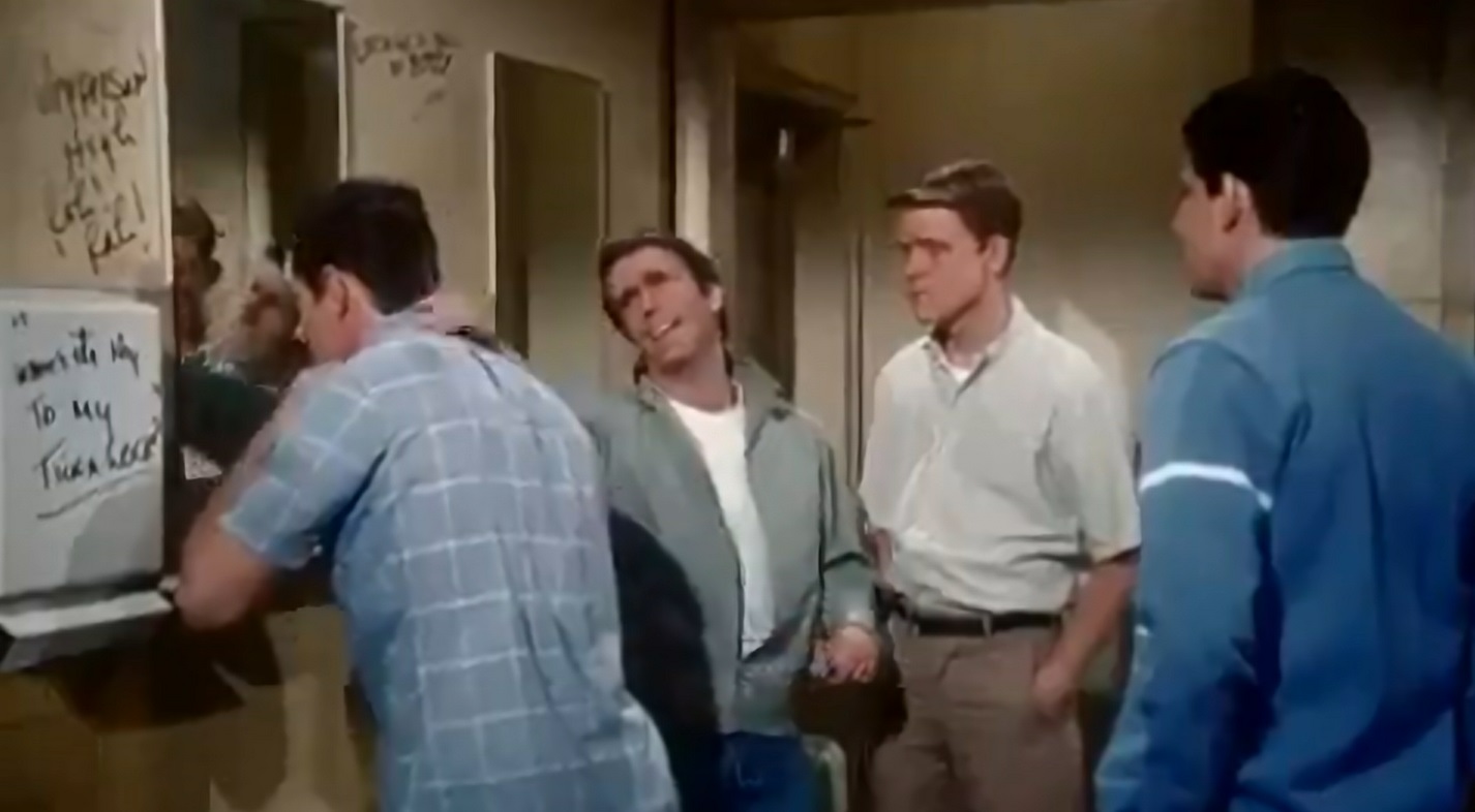 Fonzie tells a kid he can't pull off a ducktail