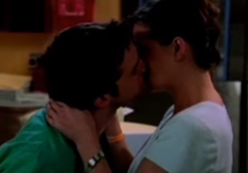 Carter and Abby kissing on ER