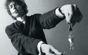 Bob Dylan holding keys