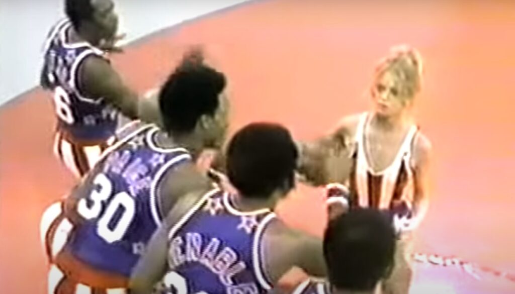 Goldie Hawn and the Harlem Globetrotters sing "Short People"