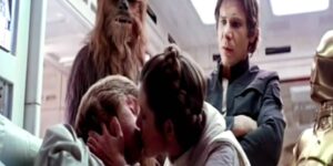 Luke and Leia kissing