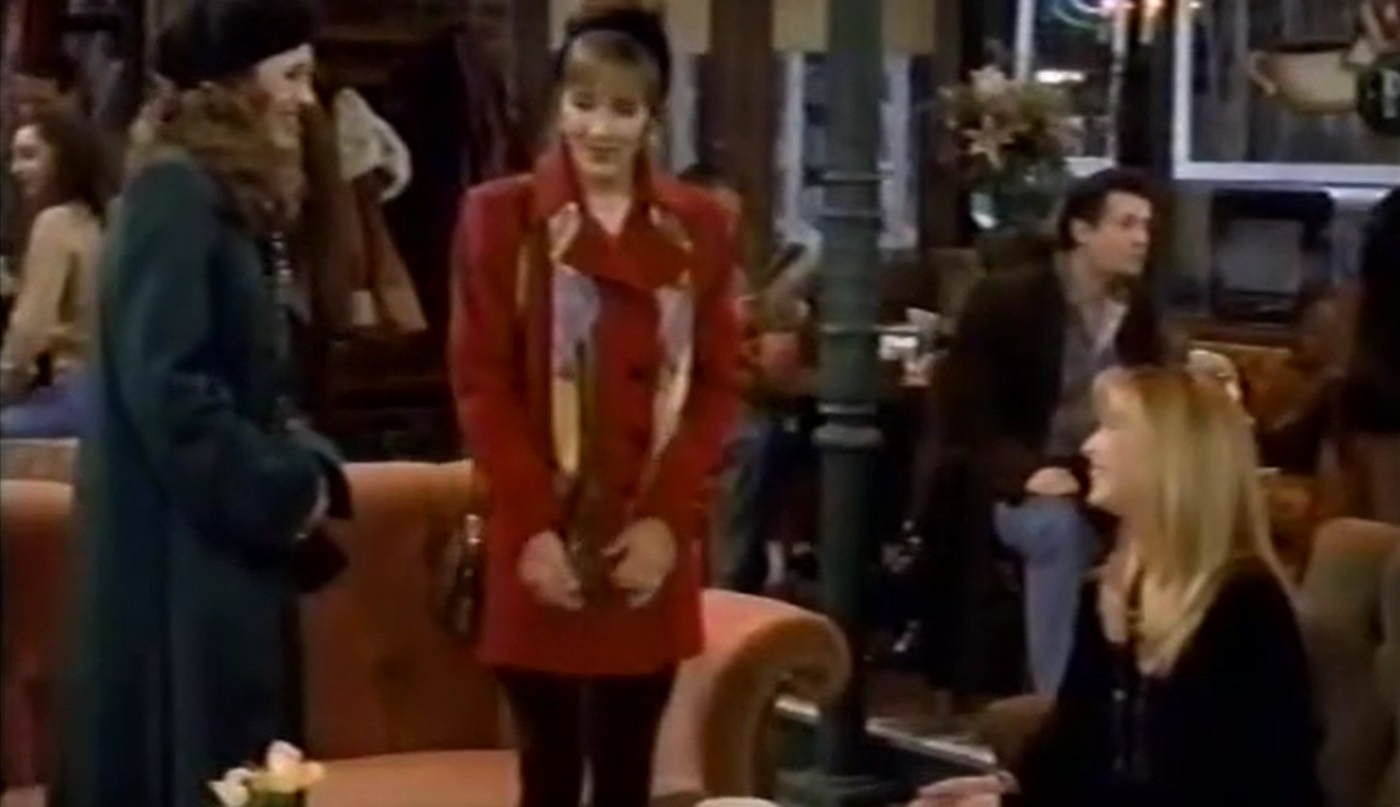 That Time Hope and Gloria Tried to Get Phoebe's Autograph at Central Perk