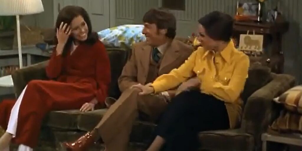 Mary and Rhoda hang out with Bob