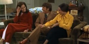 Mary and Rhoda hang out with Bob