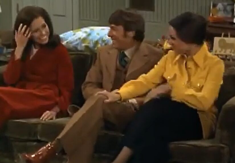 Mary and Rhoda hang out with Bob