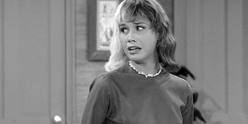 Laura doesn't finish getting her hair dyed back