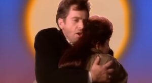 Peter Gabriel and Kate Bush singing